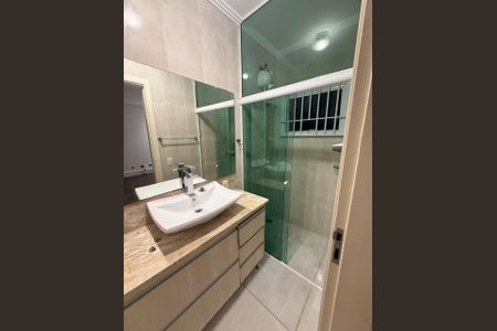 Casa para alugar com 110m², 2 quartos e 2 vagasBanheiro