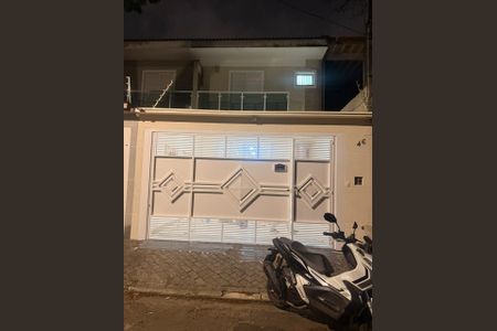 Casa para alugar com 110m², 2 quartos e 2 vagasFachada