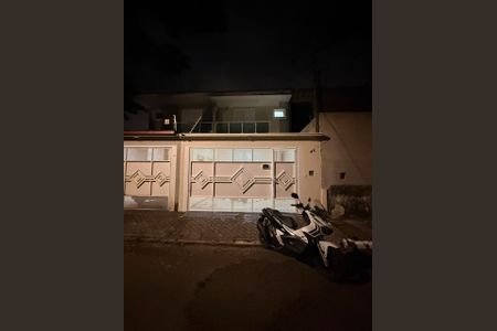 Casa para alugar com 110m², 2 quartos e 2 vagasFachada