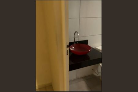 Banheiro de casa para alugar com 2 quartos, 40m² em Pedra Azul, Contagem