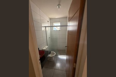 Banheiro de casa para alugar com 2 quartos, 40m² em Pedra Azul, Contagem