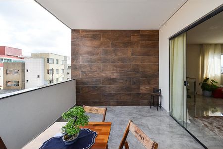 Casa à venda com 300m², 3 quartos e 6 vagas