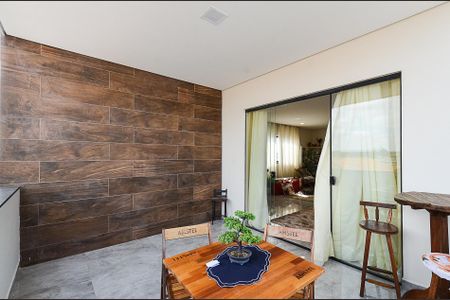 Casa à venda com 300m², 3 quartos e 6 vagas