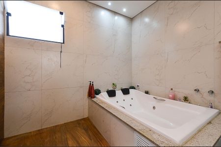 Casa à venda com 300m², 3 quartos e 6 vagas