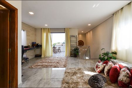 Casa à venda com 300m², 3 quartos e 6 vagas