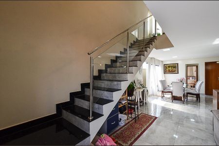 Casa à venda com 300m², 3 quartos e 6 vagas