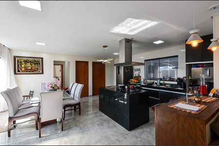 Casa à venda com 300m², 3 quartos e 6 vagas