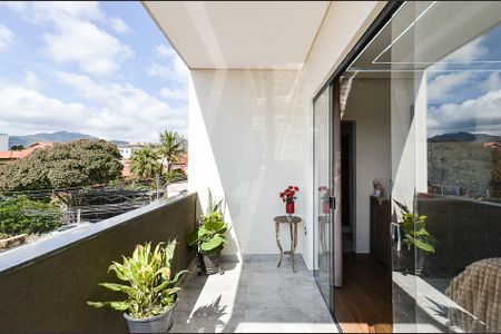 Casa à venda com 300m², 3 quartos e 6 vagas
