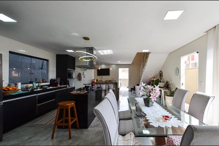 Casa à venda com 300m², 3 quartos e 6 vagas