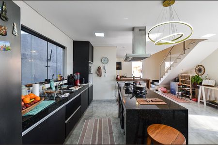Casa à venda com 300m², 3 quartos e 6 vagas
