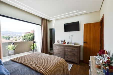Casa à venda com 300m², 3 quartos e 6 vagas