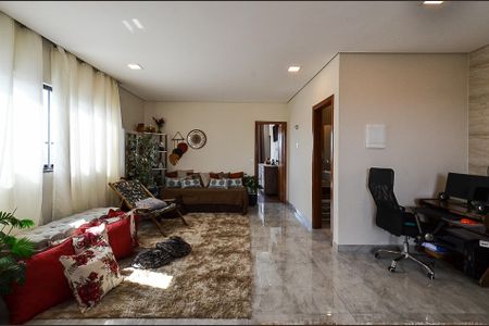 Casa à venda com 300m², 3 quartos e 6 vagas