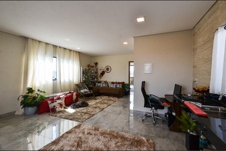 Casa à venda com 300m², 3 quartos e 6 vagas
