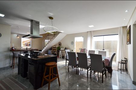 Casa à venda com 300m², 3 quartos e 6 vagas