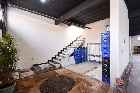Casa à venda com 300m², 3 quartos e 6 vagas