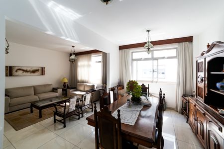 Apartamento para alugar com 180m², 4 quartos e 2 vagas Apartamento para alugar com 180m², 4 quartos e 2 vagasSala