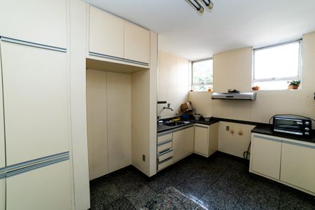 Apartamento para alugar com 180m², 4 quartos e 2 vagas Apartamento para alugar com 180m², 4 quartos e 2 vagasCozinha