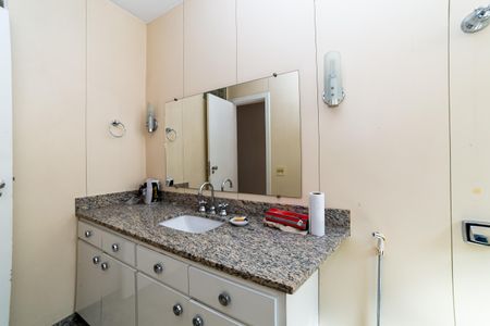 Apartamento para alugar com 180m², 4 quartos e 2 vagas Apartamento para alugar com 180m², 4 quartos e 2 vagasBanheiro Social