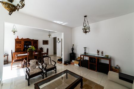 Apartamento para alugar com 180m², 4 quartos e 2 vagas Apartamento para alugar com 180m², 4 quartos e 2 vagasSala