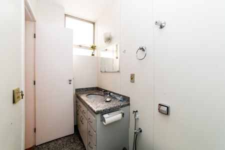 Apartamento para alugar com 180m², 4 quartos e 2 vagas Apartamento para alugar com 180m², 4 quartos e 2 vagasBanheiro da Suíte
