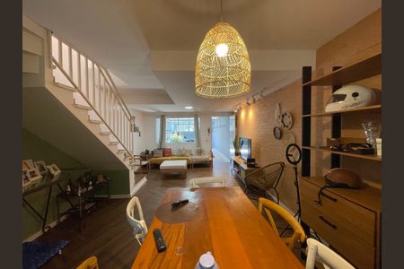 Casa para alugar com 140m², 3 quartos e 2 vagasSala