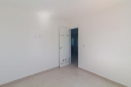 Quarto 1 de apartamento para alugar com 2 quartos, 42m² em Itaquera, São Paulo