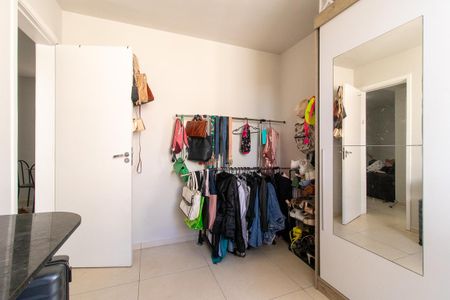Quarto 2 de apartamento para alugar com 2 quartos, 45m² em Santa Cândida, Curitiba