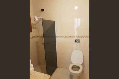 Banheiro 2 de casa para alugar com 3 quartos, 199m² em Cristo Redentor, Porto Alegre