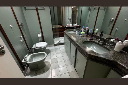 Apartamento à venda com 208m², 3 quartos e 2 vagasBanheiro do Quarto 2