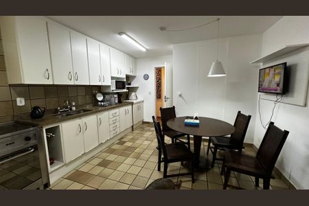 Apartamento à venda com 208m², 3 quartos e 2 vagasCozinha