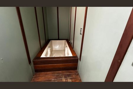 Apartamento à venda com 208m², 3 quartos e 2 vagasBanheiro do Quarto 2