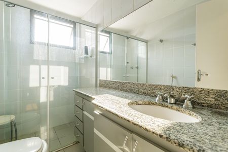 Apartamento à venda com 131m², 3 quartos e 2 vagasBanheiro da Suíte 1