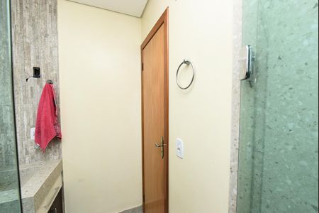 Casa à venda com 106m², 5 quartos e 6 vagas Casa à venda com 106m², 5 quartos e 6 vagasBanheiro 1
