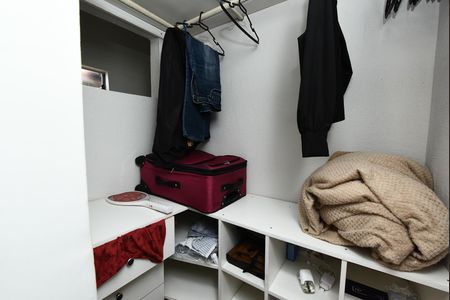 Casa à venda com 106m², 5 quartos e 6 vagas Casa à venda com 106m², 5 quartos e 6 vagasCloset da suíte