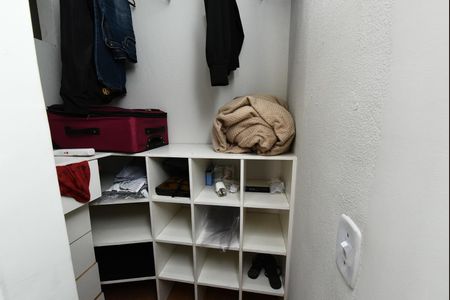 Casa à venda com 106m², 5 quartos e 6 vagas Casa à venda com 106m², 5 quartos e 6 vagasCloset da suíte