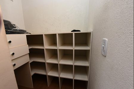 Casa à venda com 106m², 5 quartos e 6 vagas Casa à venda com 106m², 5 quartos e 6 vagasQuarto 2