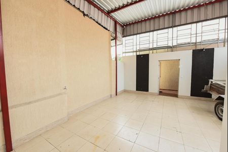 Casa à venda com 106m², 5 quartos e 6 vagas Casa à venda com 106m², 5 quartos e 6 vagasGaragem