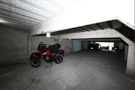 Casa à venda com 106m², 5 quartos e 6 vagas Casa à venda com 106m², 5 quartos e 6 vagasGaragem
