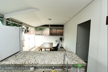 Casa à venda com 106m², 5 quartos e 6 vagas Casa à venda com 106m², 5 quartos e 6 vagasCozinha