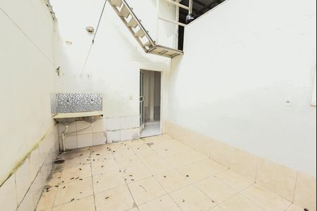 Casa à venda com 106m², 5 quartos e 6 vagas Casa à venda com 106m², 5 quartos e 6 vagasÁrea de Serviço 2