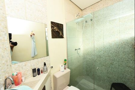 Casa à venda com 106m², 5 quartos e 6 vagas Casa à venda com 106m², 5 quartos e 6 vagasBanheiro da Suíte