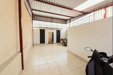 Casa à venda com 106m², 5 quartos e 6 vagas Casa à venda com 106m², 5 quartos e 6 vagasGaragem