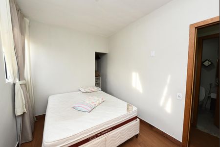 Casa à venda com 106m², 5 quartos e 6 vagas Casa à venda com 106m², 5 quartos e 6 vagasSuíte
