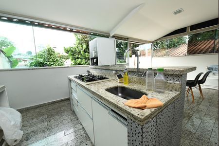 Casa à venda com 106m², 5 quartos e 6 vagas Casa à venda com 106m², 5 quartos e 6 vagasCozinha