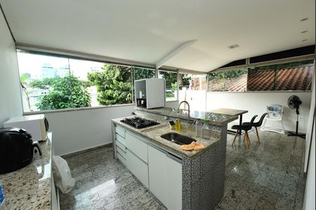 Casa à venda com 106m², 5 quartos e 6 vagas Casa à venda com 106m², 5 quartos e 6 vagasCozinha
