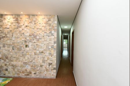 Casa à venda com 106m², 5 quartos e 6 vagas Casa à venda com 106m², 5 quartos e 6 vagasCorredor