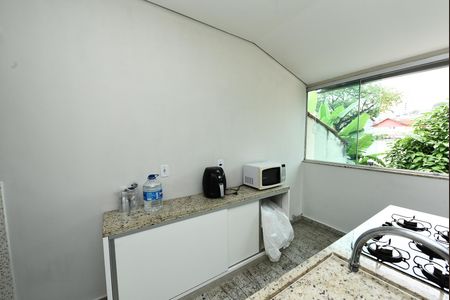 Casa à venda com 106m², 5 quartos e 6 vagas Casa à venda com 106m², 5 quartos e 6 vagasCozinha
