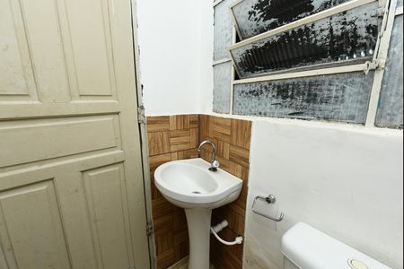 Casa à venda com 106m², 5 quartos e 6 vagas Casa à venda com 106m², 5 quartos e 6 vagasBanheiro 2