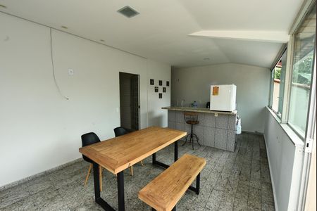 Casa à venda com 106m², 5 quartos e 6 vagas Casa à venda com 106m², 5 quartos e 6 vagasCozinha