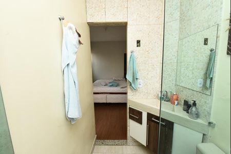 Casa à venda com 106m², 5 quartos e 6 vagas Casa à venda com 106m², 5 quartos e 6 vagasBanheiro da Suíte